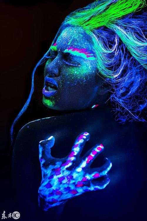 荧光人体艺术成为新时尚教你如何变科幻人