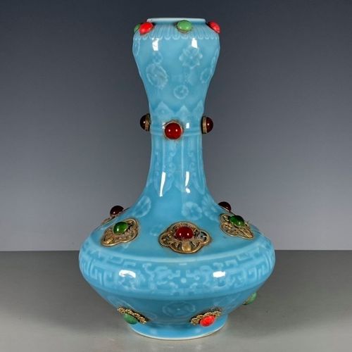 卢芹斋出口乾隆年制浮雕福寿纹青瓷蒜头瓶回流老瓷收藏古董瓷器