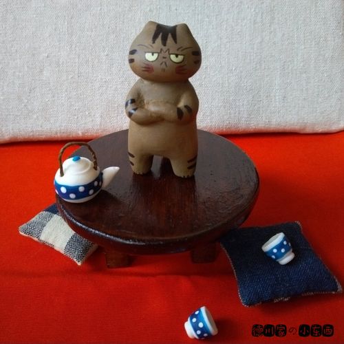 日本代购 匠人手工 踩茶桌的生气猫咪 可爱呆萌 黏土民俗和风摆件