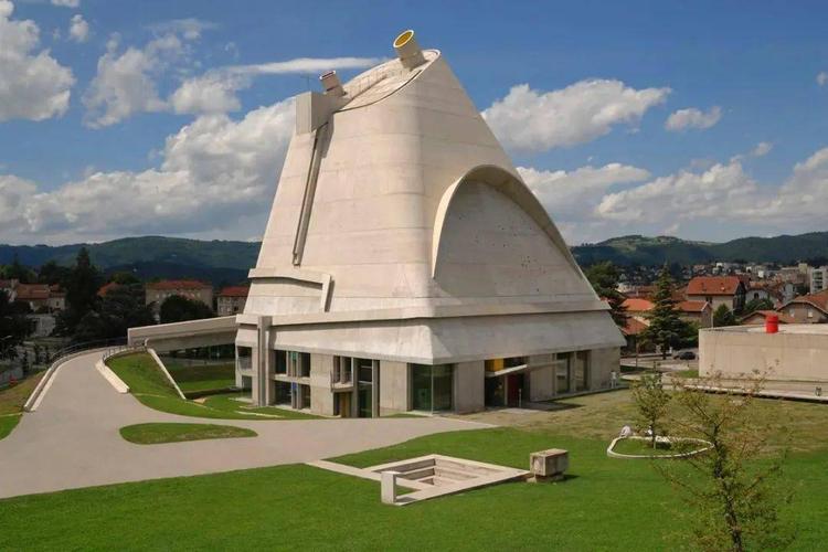 勒·柯布西耶 | 无关宗教,他设计的星空教堂信奉自然_建筑