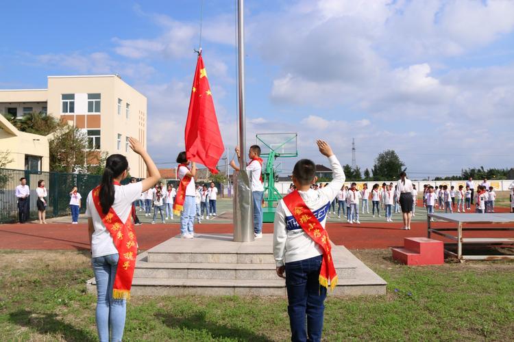 金墩小学开展在国旗下向祖国宣誓主题教育活动