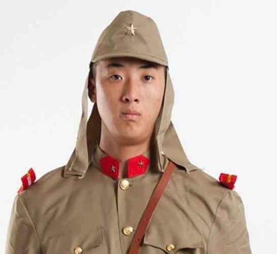 为什么日本士兵帽子两侧有两块布这个布有什么作用你知道吗