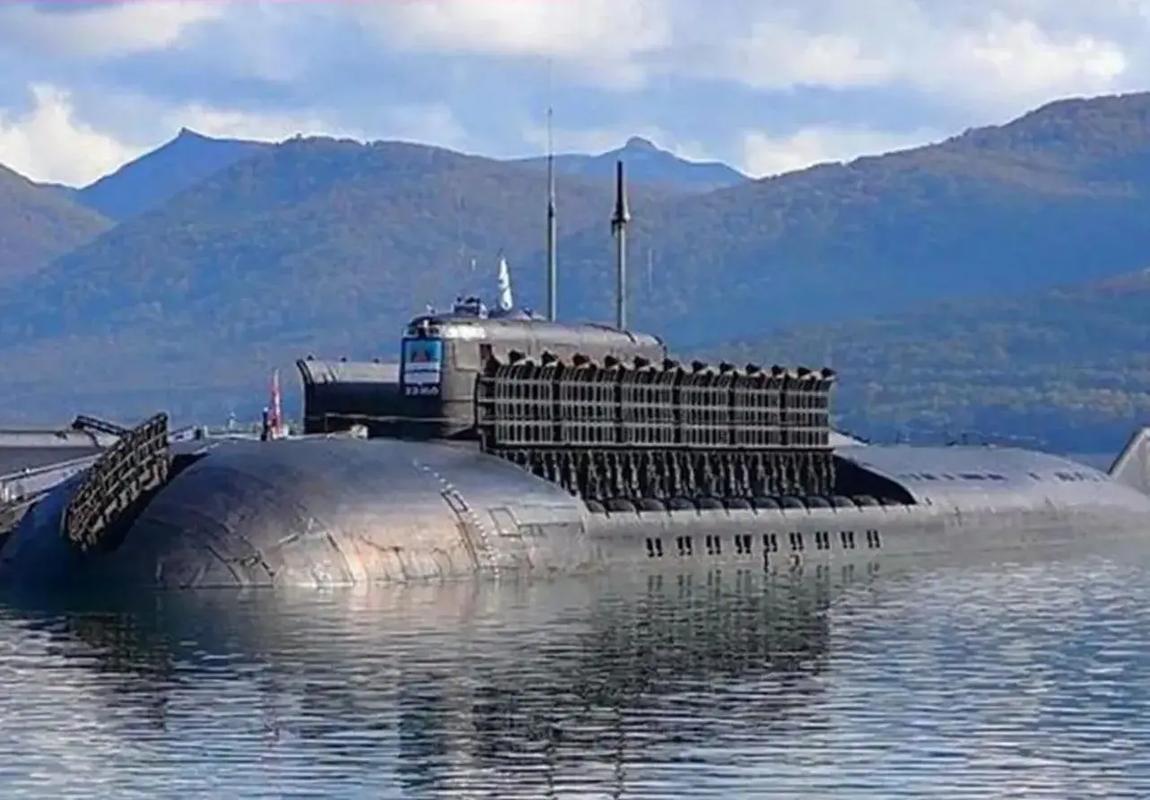 奥斯卡级攻击核潜艇,号称可以单挑美国航母编队的一级核潜艇,他 - 抖