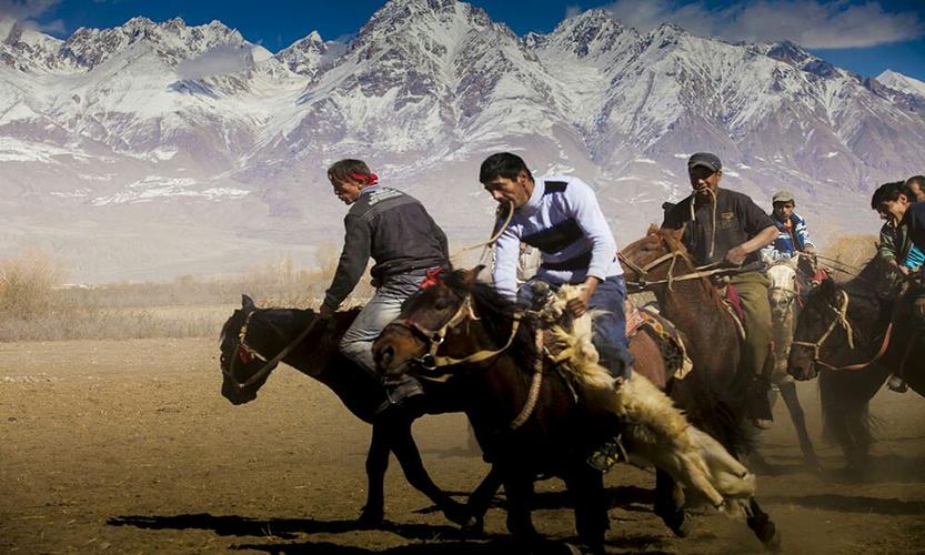 叼羊… 新疆冰山下来客,塔吉克族