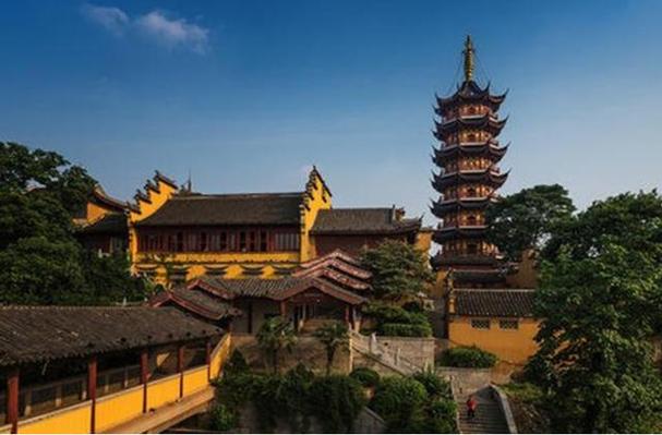南京是一座历史悠久的城市,有着很多名胜古迹.