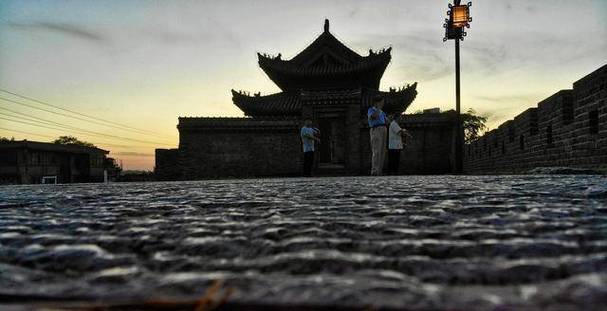 如果说凤阳的中都皇城是明朝以后的一大遗憾,那么寿县的古城墙则会让