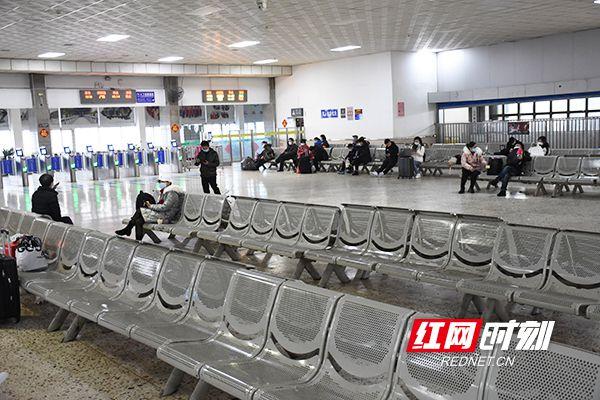 春运首日衡阳火车站:人气有点"冷" 防疫却不松|旅客|进站口|候车大厅