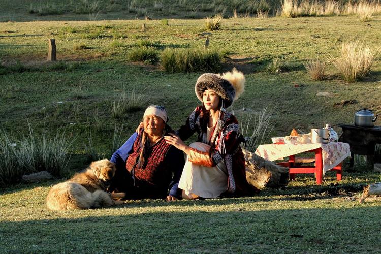 行行摄摄,脚印串串……新疆哈萨克族牧民大转场.