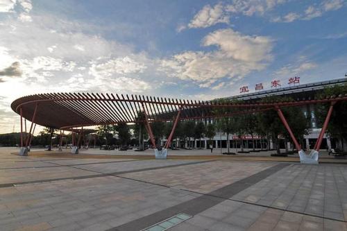 宜昌东站·实景图 -因而毗邻高铁站的宜昌城市旅游客厅,不仅与城市