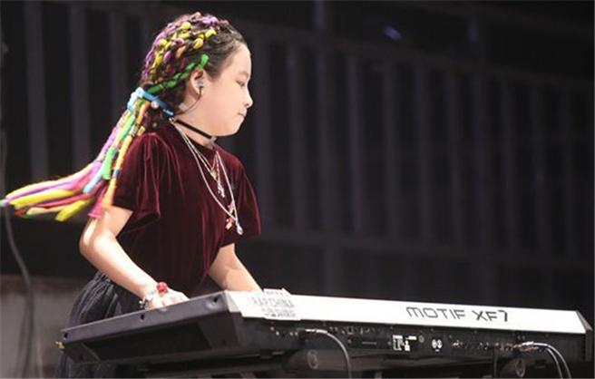 缝纫机乐队键盘手希希是谁演的 最萌键盘手萌化众人心【图】
