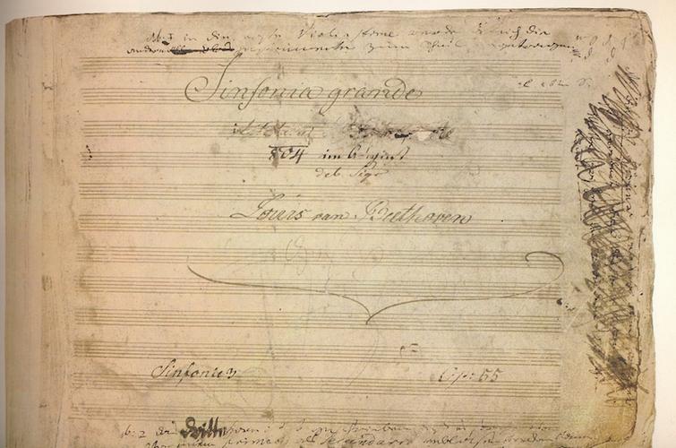 贝多芬《英雄交响曲》手稿扉页(页面上的孔洞为作曲家勾销的拿破仑的