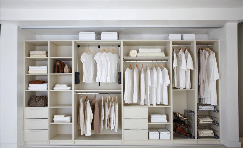 开放式现代风格大衣柜效果图 米白色衣柜图片