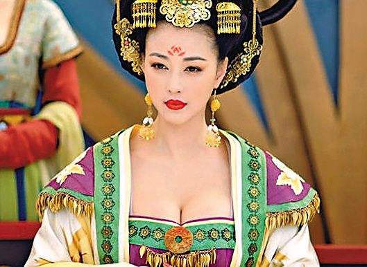 露出美女的乳头图片(唐朝贵族女子为何喜欢袒胸装) - 赤虎壹号