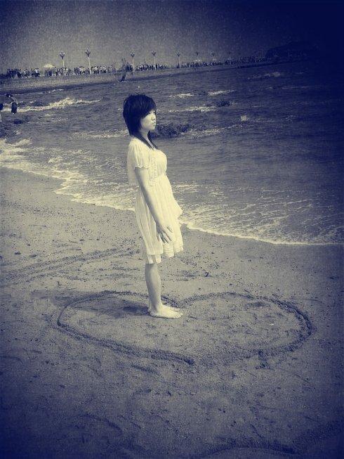 海边的那个孤独的女孩