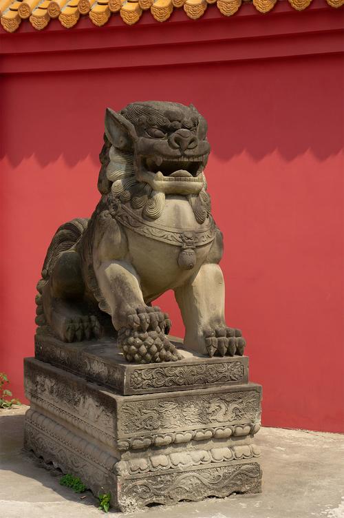 寺庙前的石狮子
