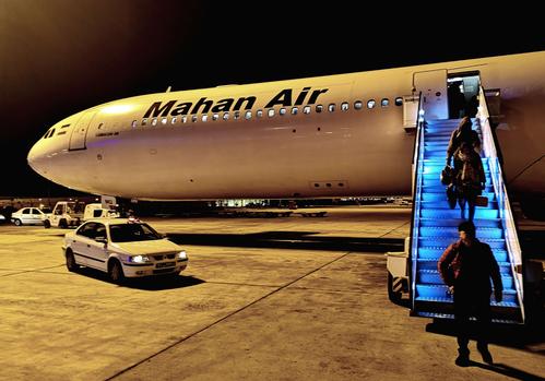 黎明前,到德黑兰机场.
