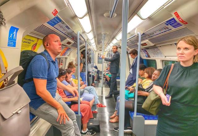在世界最早有地铁的英国旅行,坐地铁感觉怎么样?游客:体验太差