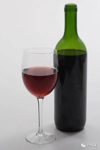 不同的酒瓶品种高度并不相同,本篇文章将带您了解葡萄酒瓶子一般多高.