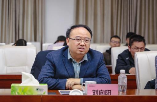 广域铭岛董事长刘向阳表示,科技创新的根本在于教育,吉利在湘潭既有