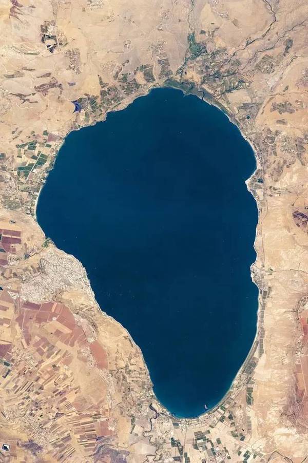 图为加利利海,是以色列唯一一个淡水湖,他们为了保护这个珍贵的淡水湖