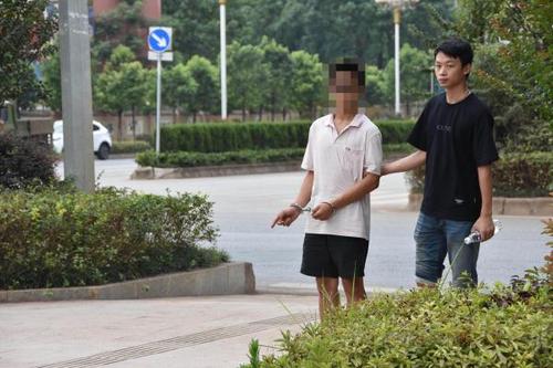 湘两省的盗窃摩托车犯罪团伙,这个团伙先后流窜于湖南省宜章县一六镇