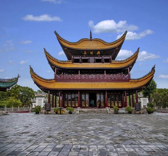岳阳楼位于中国湖南省岳阳市市区d岳阳楼海上是长江两岸最具代表性的