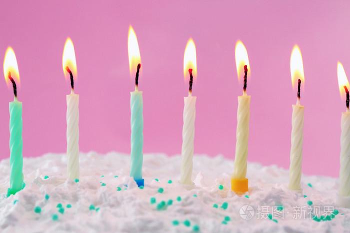 生日蛋糕的蜡烛