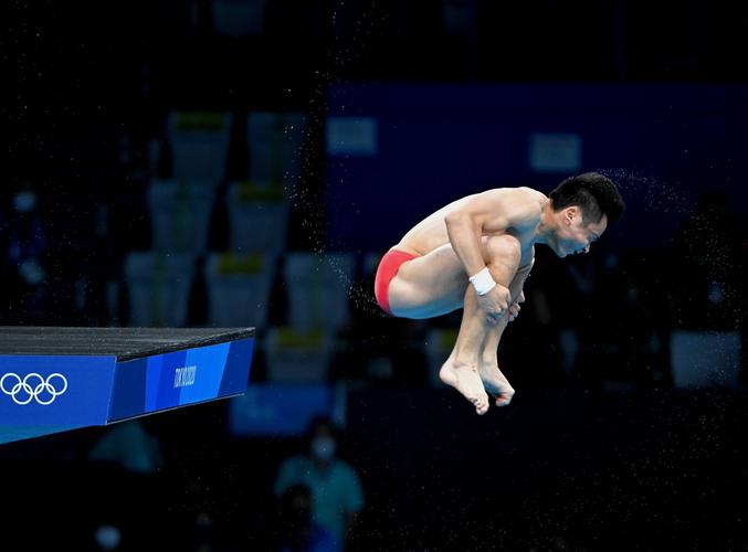 曹缘夺得跳水男子10米台金牌