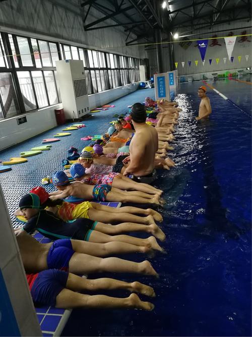 新村小学一年级一班第一次游泳课.