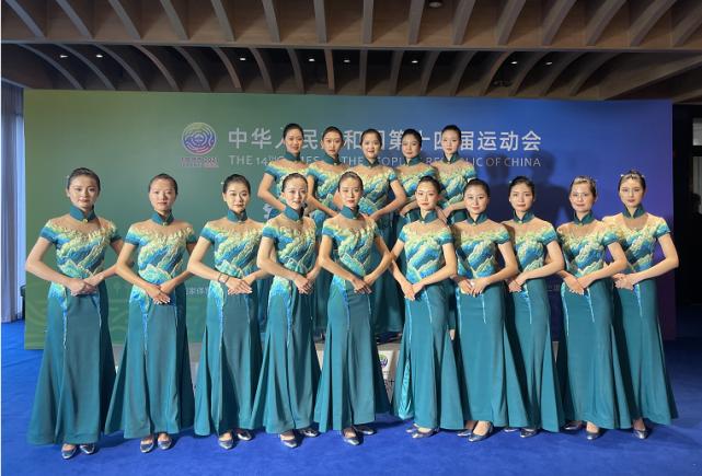 颁奖礼仪志愿者铁人三项赛志愿服务当十四运会圣火来到汉中时,团市委