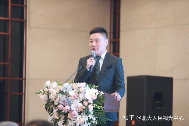 大会邀请北京广播电台"fm1039"资深主持人顾峰担任此次大会的主持人.