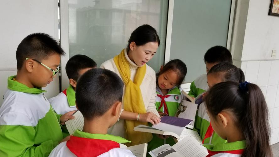 "领读者"——李小菊老师指导孩子们阅读