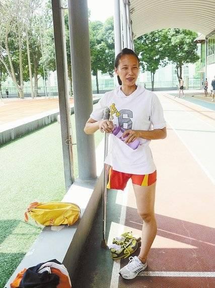 独腿姑娘健美比赛夺冠:曾是跳高运动员,担任北京奥运火炬手
