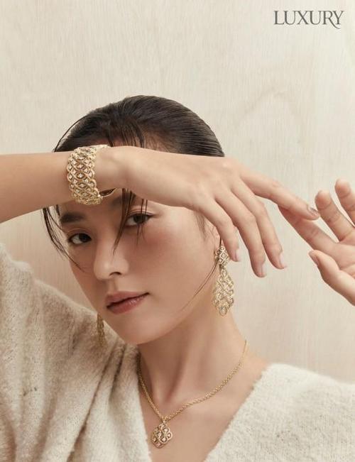 韩国女艺人韩孝周代言珠宝品牌拍最新宣传照