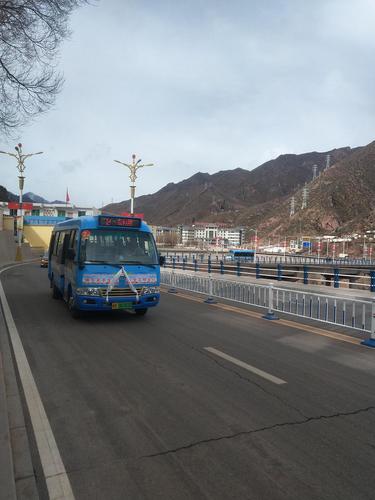 2018年12月1号,昌都有公交车了,两条线路,城内与城外.