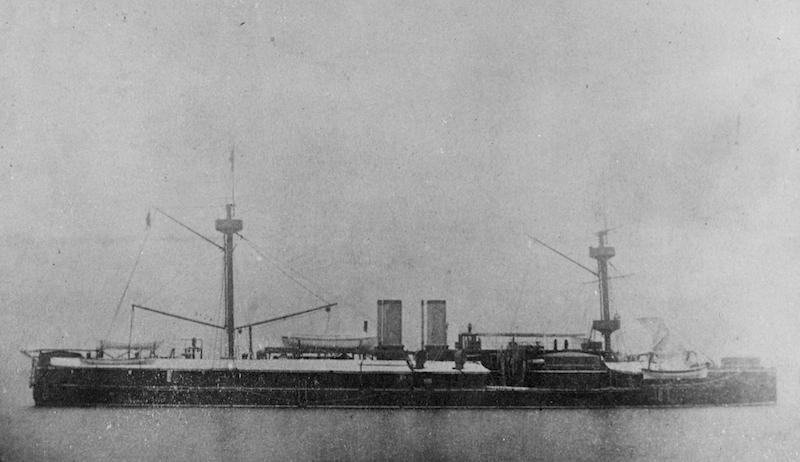 在日本被拍摄到的北洋水师"定远"号铁甲舰