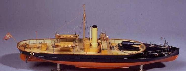 就故意阻碍了南洋水师的发展,为此还故意低价买了很多没用的"蚊子船"