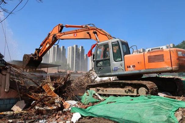 6月30日,惜福镇街道东荆社区旧村改造拆迁启动,这是城阳区今年首个