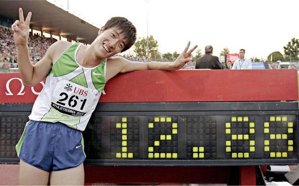刘翔重回破世界纪录夺冠的,晒出40岁近照,时光荏苒,风采依旧