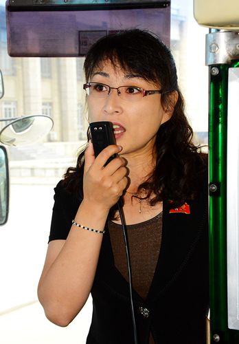 图03—朝鲜导游金小姐.她是一位思想觉悟高,业务熟练,爱党,爱国的.
