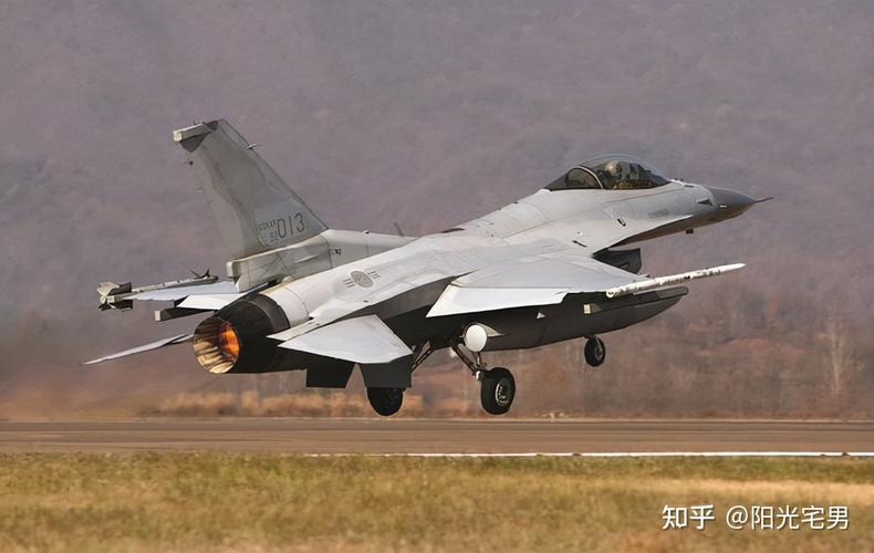 f15k战斗机是韩国空军主力机型之一,60架f-15k,全部由美国制造并已经