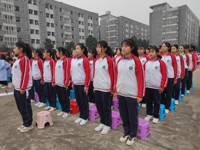 宜宾卫校举行2019年学生成人宣誓仪式-四川省宜宾卫生学校