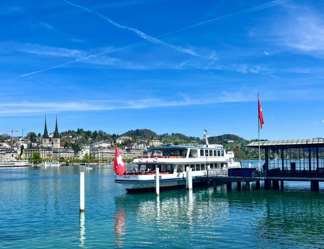 瑞士向来以风景美丽的小镇闻名但这次瑞士的旅行中,最让我惊喜的是