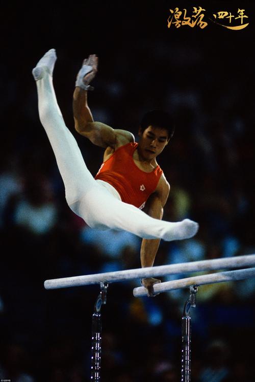 图为1984年第23届奥运会,李宁在男子自由体操比赛中以19.