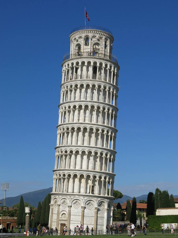 torre pendente di pisa或torre di pisa,英语:leaning tower of pisa