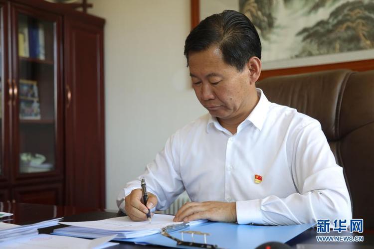 张峰,2013年9月起先后任青海省海南藏族自治州贵南县委副书记,代县长