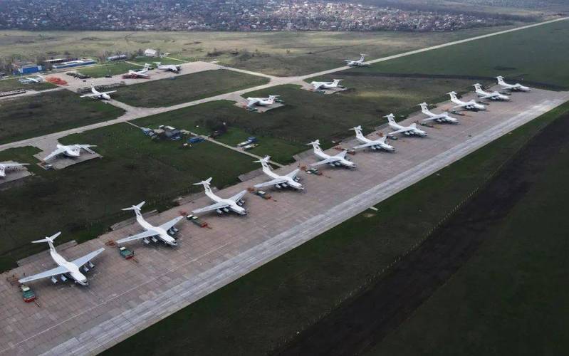 原创俄军冒险突袭安东诺夫机场遭乌克兰挫败未来3天如何走向