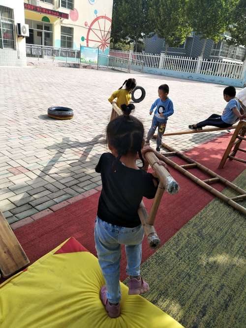 好玩的梯子:"跳跳"系列――杨屯镇中心幼儿园