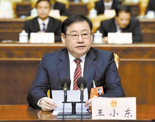 自治区党委常委,市委书记王小东在会上讲话.