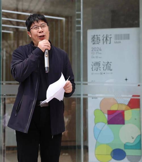 宁波中学杨继林校长,宁波美术馆魏惠东副馆长出席了本次活动的开幕式